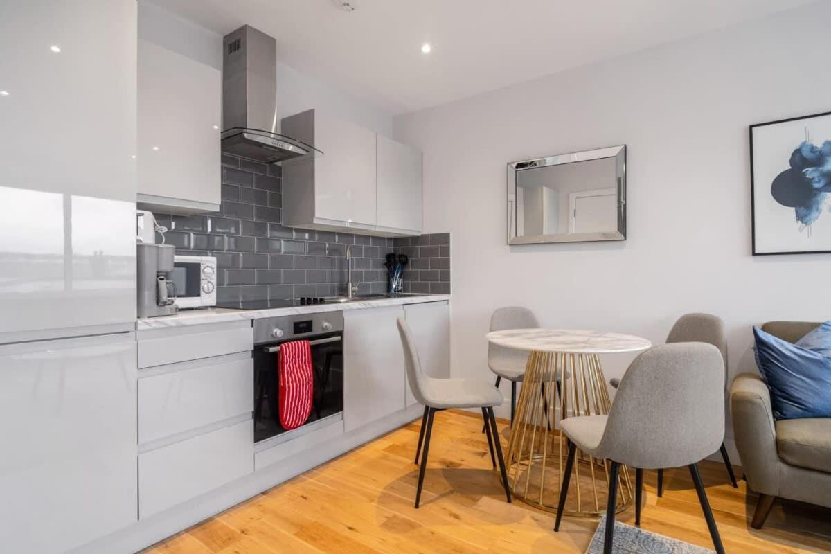 Lovely 1 Bedroom Apartment In The Heart Of Истли Екстериор снимка